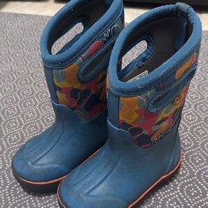 Bogs Kids' Blue and Multicolor Floral Boots